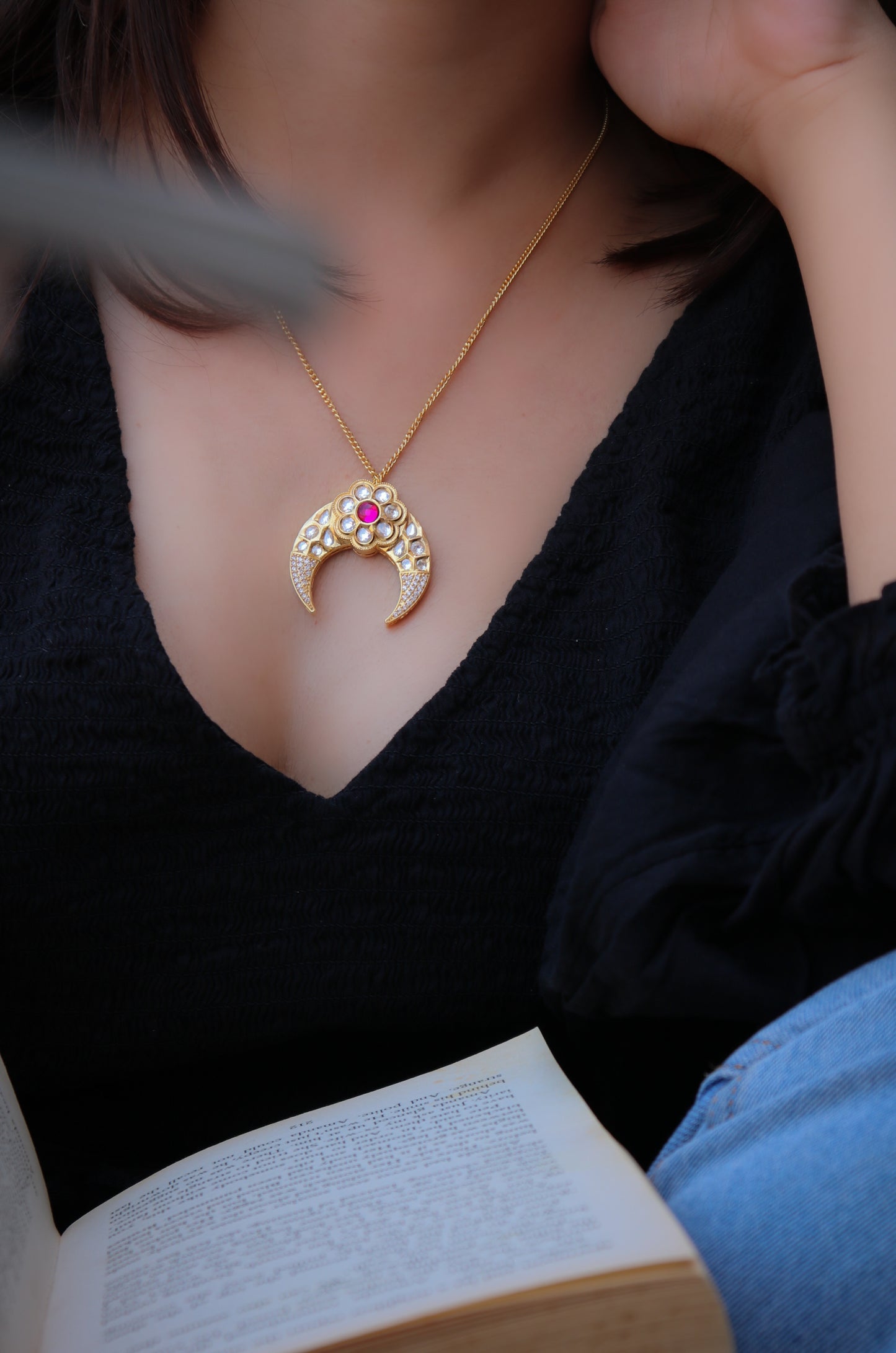 Hoor Floral Pendant Necklace